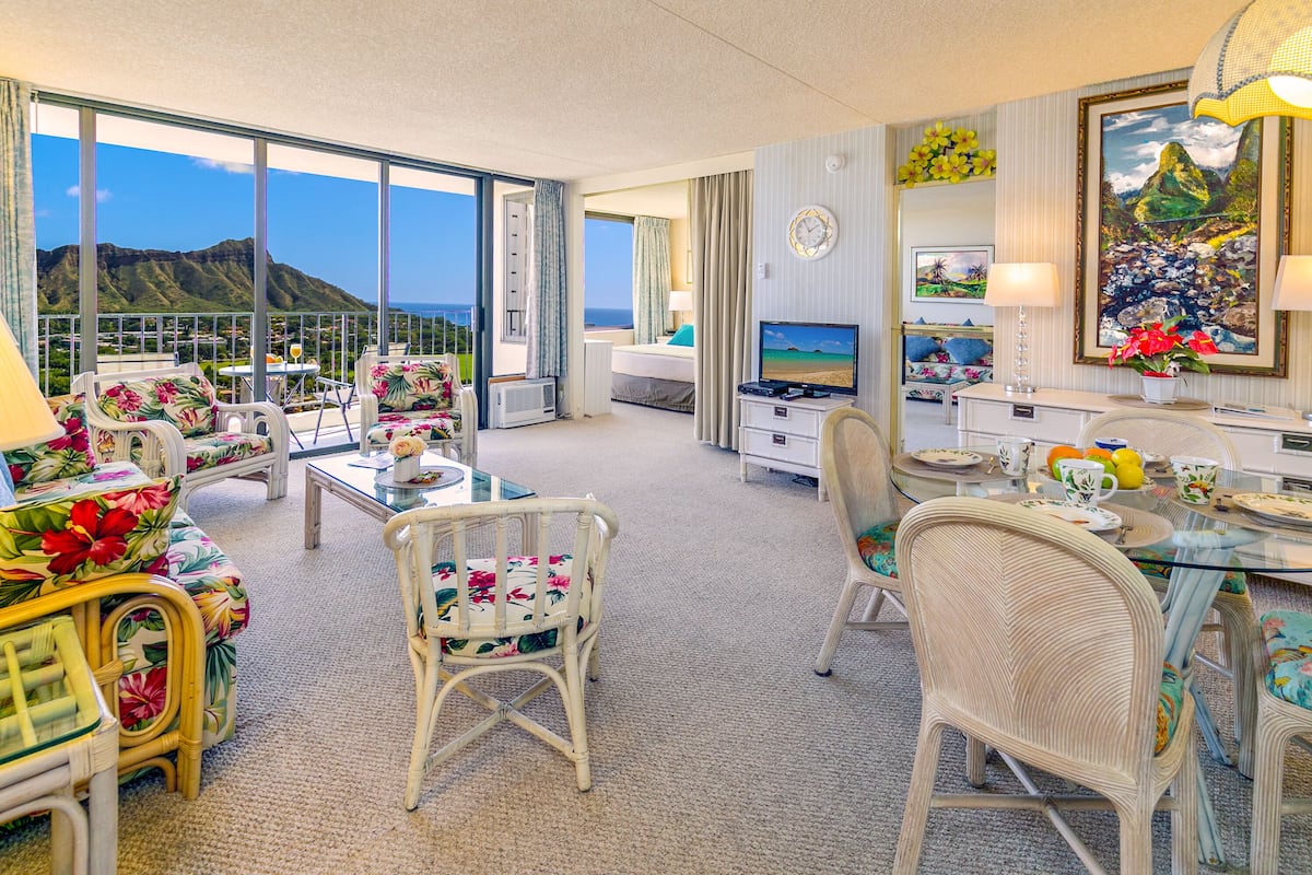 Apartment, 1 Bedroom, Balcony, Ocean View (0041) | Living area