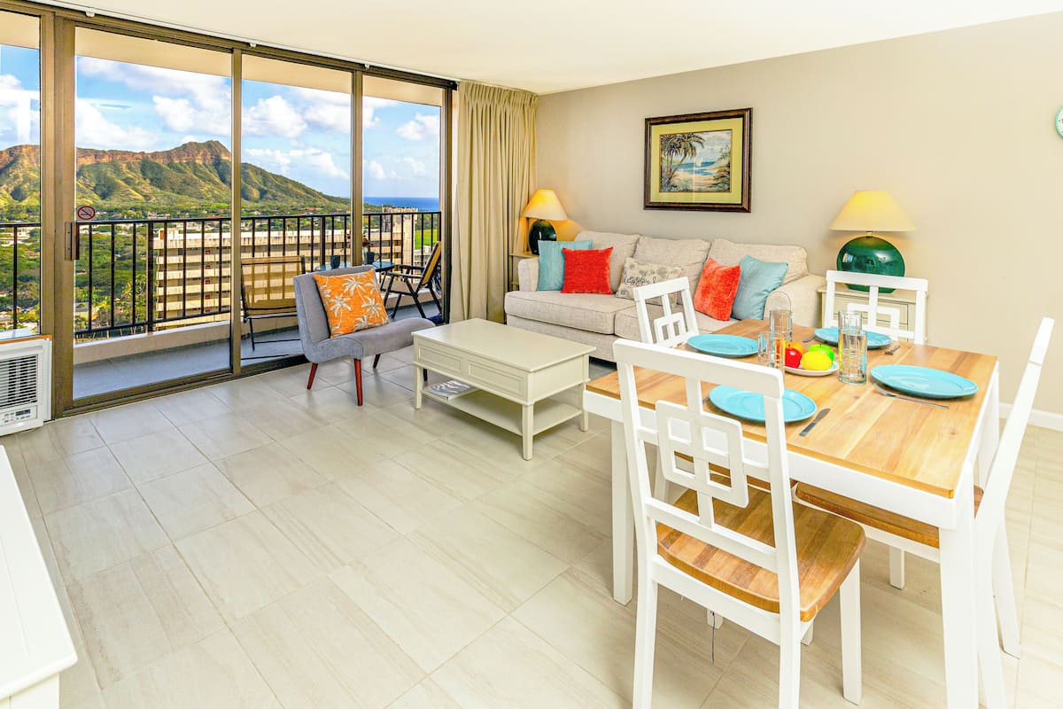 Suite, 1 Bedroom, Balcony, Ocean View (0040) | Living area