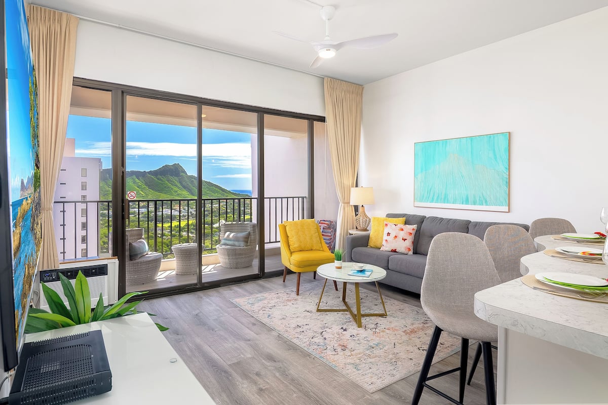 Family Apartment, 1 Bedroom, Balcony, Partial Ocean View (0057) | Living area