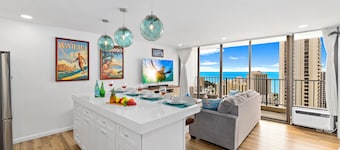 High Floor Ocean View Condo (King Bed and Parking)