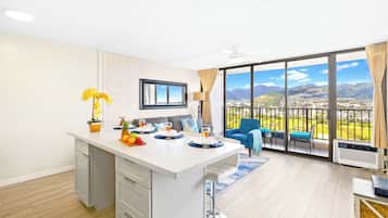Condo, 1 phòng ngủ, quang cảnh núi (0061) | Khu phòng khách