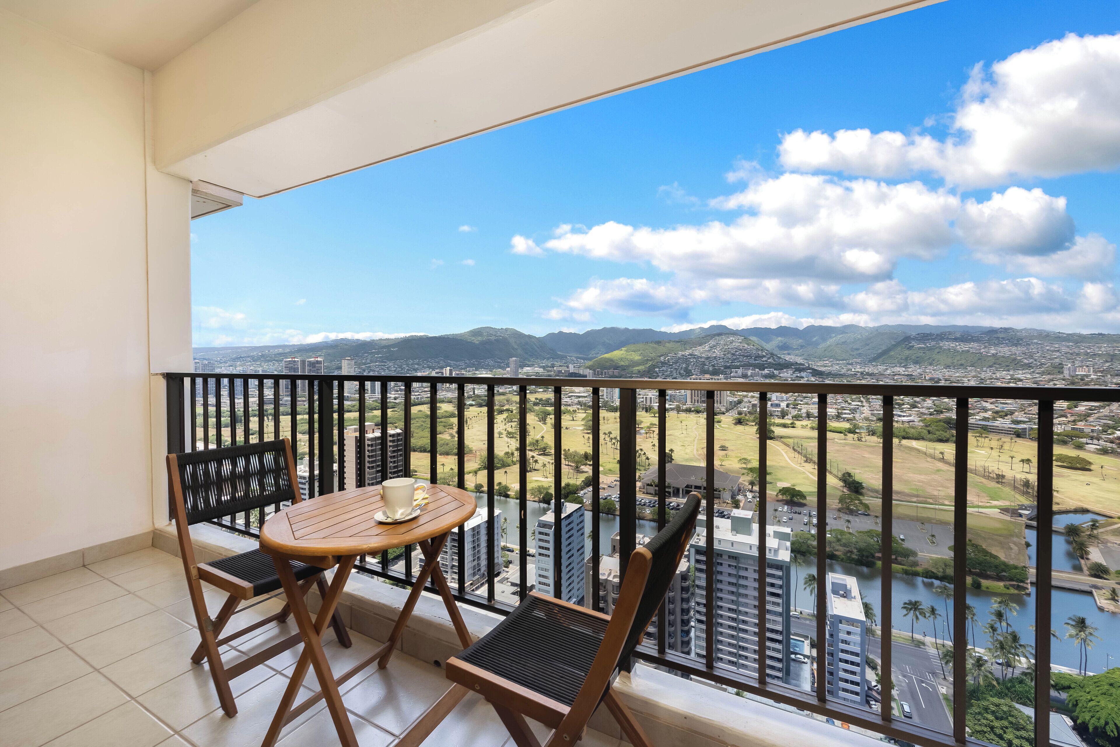 Departamento, 1 habitación, balcón, vista a la montaña (0172) | Vista del balcón