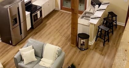 Spacious 4-bedroom house with WiFi and AC in tranquil Ocean Springs
