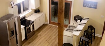Spacious 4-bedroom house with WiFi and AC in tranquil Ocean Springs