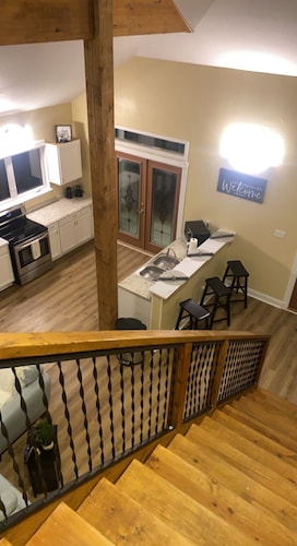 Spacious 4-bedroom house with WiFi and AC in tranquil Ocean Springs