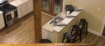 Spacious 4-bedroom house with WiFi and AC in tranquil Ocean Springs