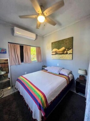 1 slaapkamer, een strijkplank/strijkijzer, gratis wifi, beddengoed