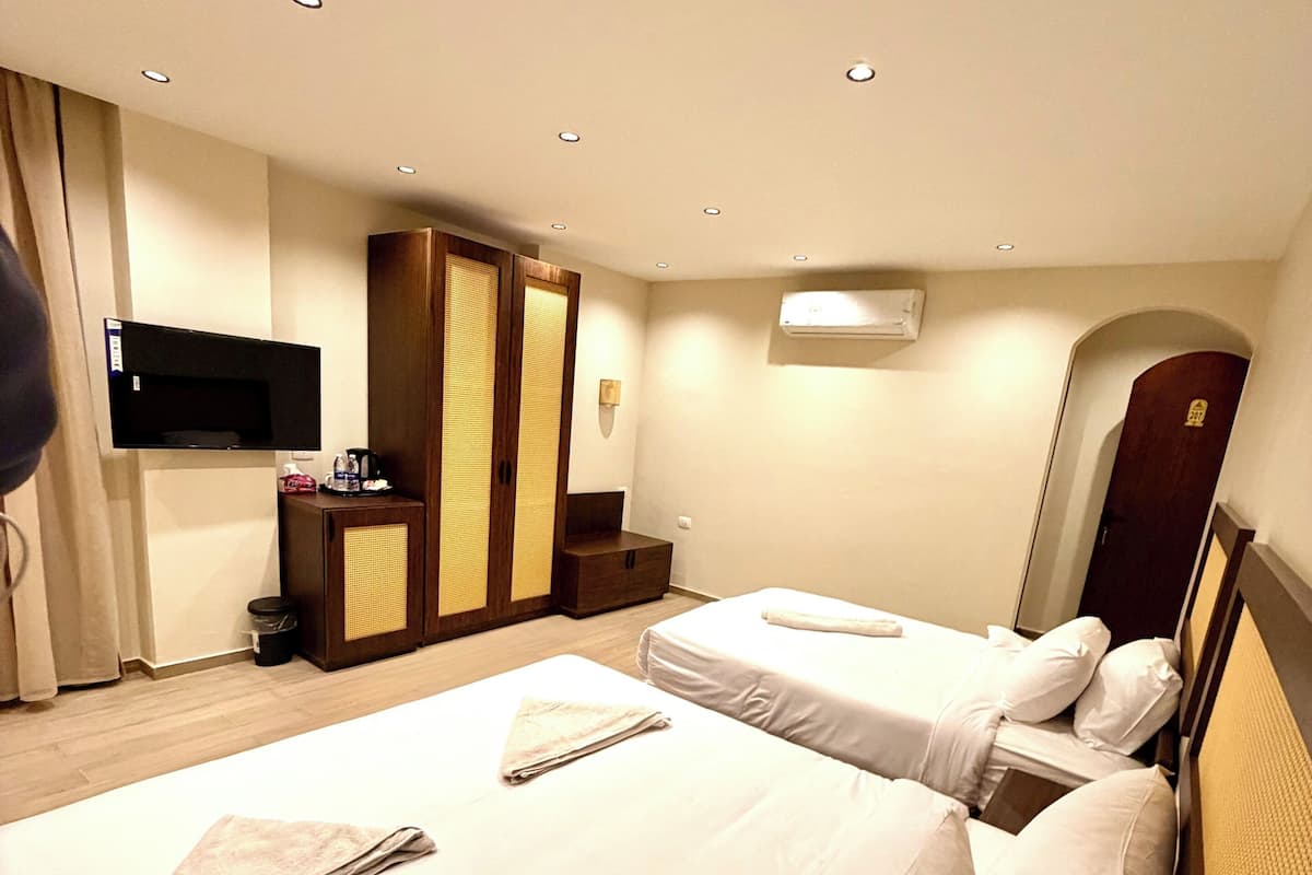 Ropa de cama de alta calidad, cubrecamas y minibar