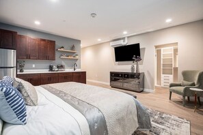 1 slaapkamer, een bureau, wifi