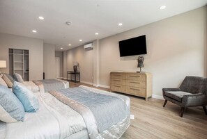 1 bedroom, desk, WiFi, bed sheets