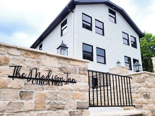 The Madison Inn, Historic city overlook suite 206, Historic city overlook suite 306