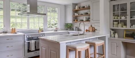 Mikrowelle, Ofen, Herdplatte, Geschirrspüler