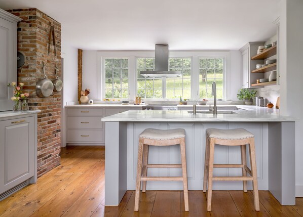 電子レンジ、オーブン、コンロ、食器洗い機