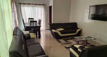 Charming 2-bedroom apartment with WiFi and AC in Cotonou