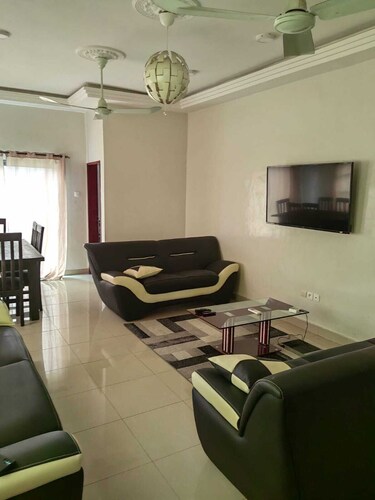 Charming 2-bedroom apartment with WiFi and AC in Cotonou