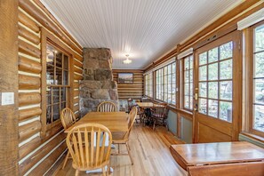 Dining - The Haven - Mountain Log Home Sleeps 14! (Estes Park)