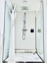 Deluxe Double Room | Bathroom | Shower, rainfall showerhead, eco-friendly toiletries, hair dryer