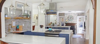 Home Away From Home! Johns Creek, 4BD, Sleeps 8, Chef's Kitchen, Office, Garage!