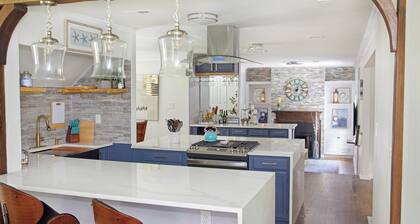 Home Away From Home! Johns Creek, 4BD, Sleeps 8, Chef's Kitchen, Office, Garage!