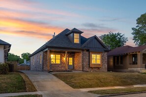 Exterior - NEW BUILD=Bungalow=Fire Pit=5 beds!=W/D=PRIVATE PARKING (Mmephis)