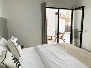 2 bedrooms, free WiFi, bed sheets - Charming 2-bedroom villa with WiFi, AC in Kerobokan, Bali (Gang Kemuning)