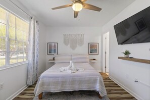 5 bedrooms, iron/ironing board, WiFi, bed sheets