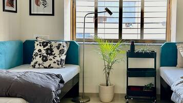 3 chambres, coffres-forts dans les chambres, bureau