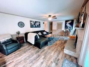 Télévision, cheminée