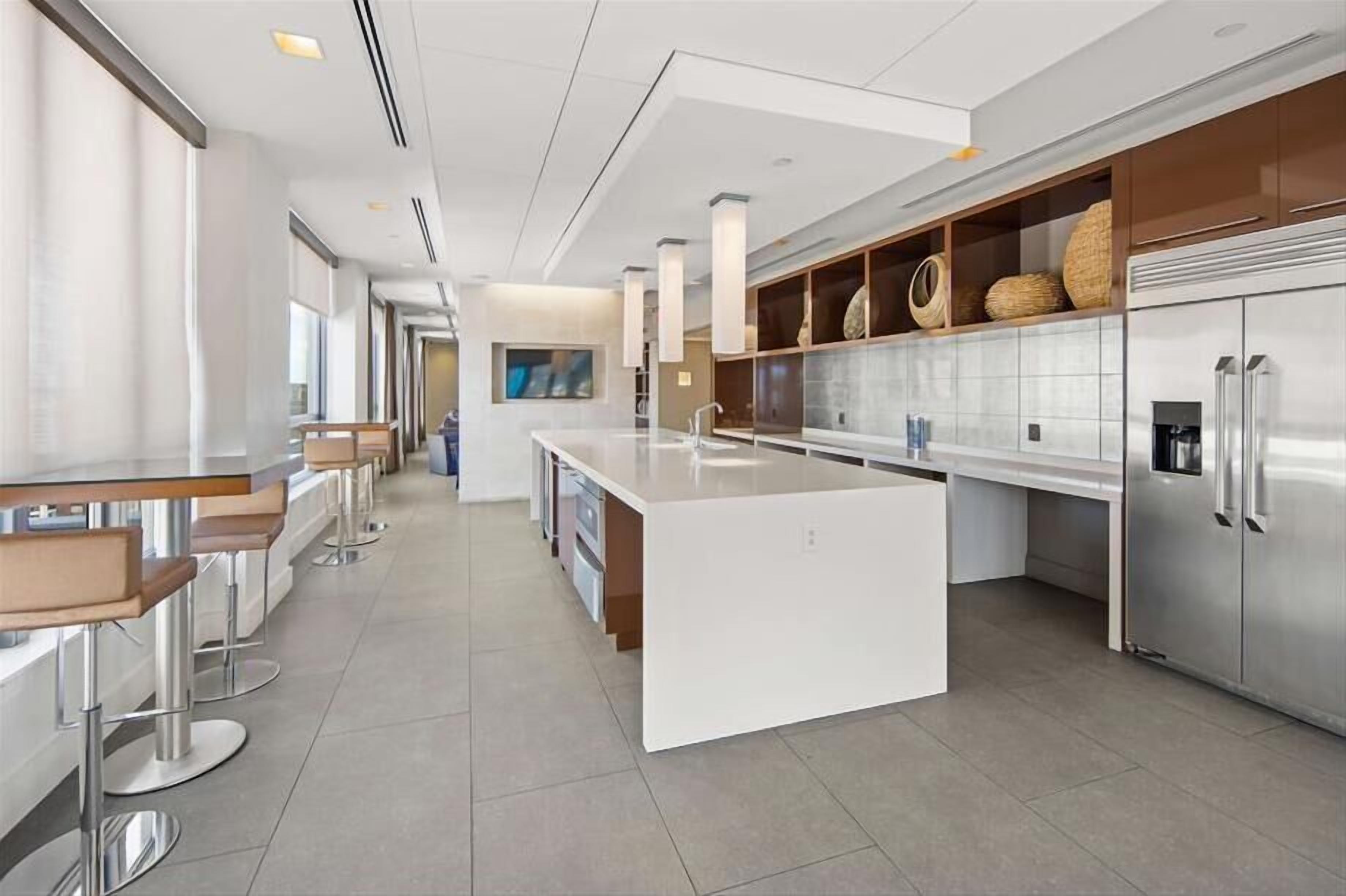 ثلاجة، ميكروويف، فرن، موقد طهي مسطح