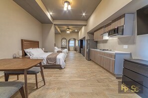 Full-size fridge, microwave, toaster, cookware/dishes/utensils