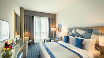 Classic Double Room | Desk, laptop workspace, blackout drapes, soundproofing