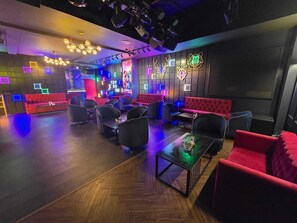 2 bars/lounges, sports bar