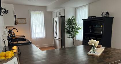 Thoughtfully Restored Historic Bldg, Main St, Wilton, ME â ATV accessible