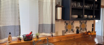 Charming 3-bedroom mobile home with Starlink WiFi in serene area of Stephenville