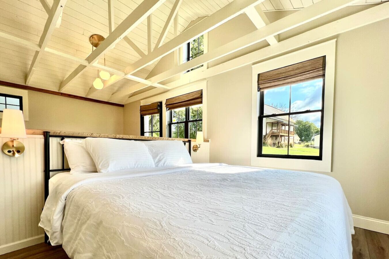 2 bedrooms, travel crib, free WiFi, bed sheets