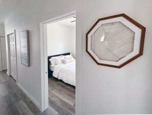 2 bedrooms, iron/ironing board, WiFi, bed sheets - Wakes&Waves Lakeside peace near the beaches of 30a. Upstairs (Santa Rosa Beach)