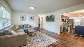 Een smart-tv en een kantoor