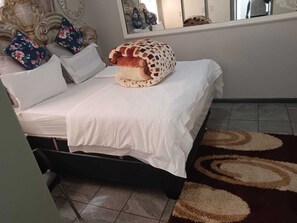 Comfort Double Room | Bathroom | Separate tub and shower, free toiletries, slippers, towels