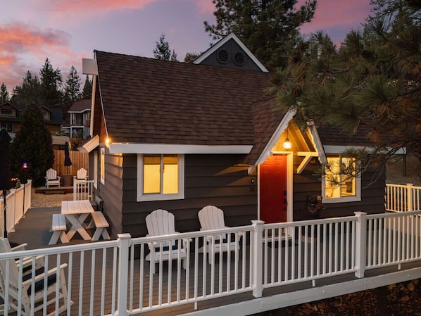 Terrace/patio - Blissful Bay Cabin + Block from Boulder Bay (Big Bear Lake)