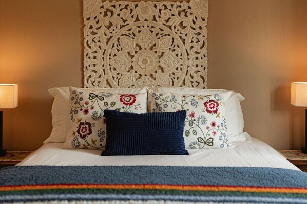 Iron/ironing board, free WiFi, bed sheets