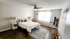 2 bedrooms, iron/ironing board, travel cot, WiFi - Sea Glass Gateway (Fort Walton Beach)