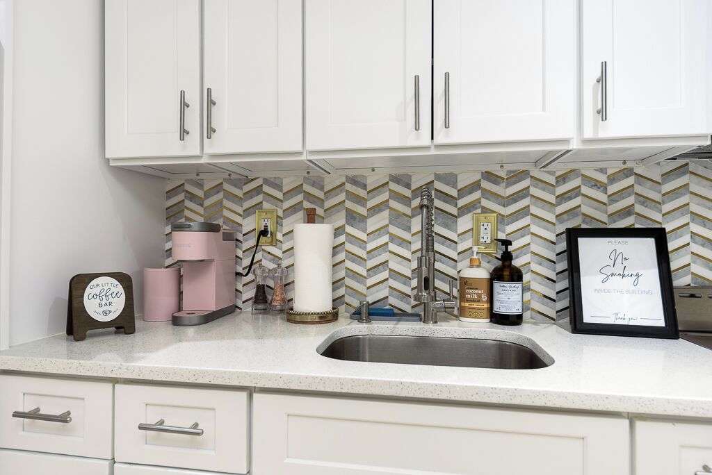 Microwave, oven, stovetop, cookware/dishes/utensils