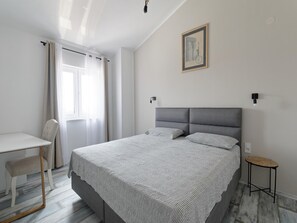 3 室のベッドルーム、セーフティボックス (室内)、WiFi (無料)、ベッドシーツ