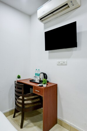 Standard Room | Free WiFi - HOTEL PRIME  BY THE PREMIUM VILLA (New Delhi)