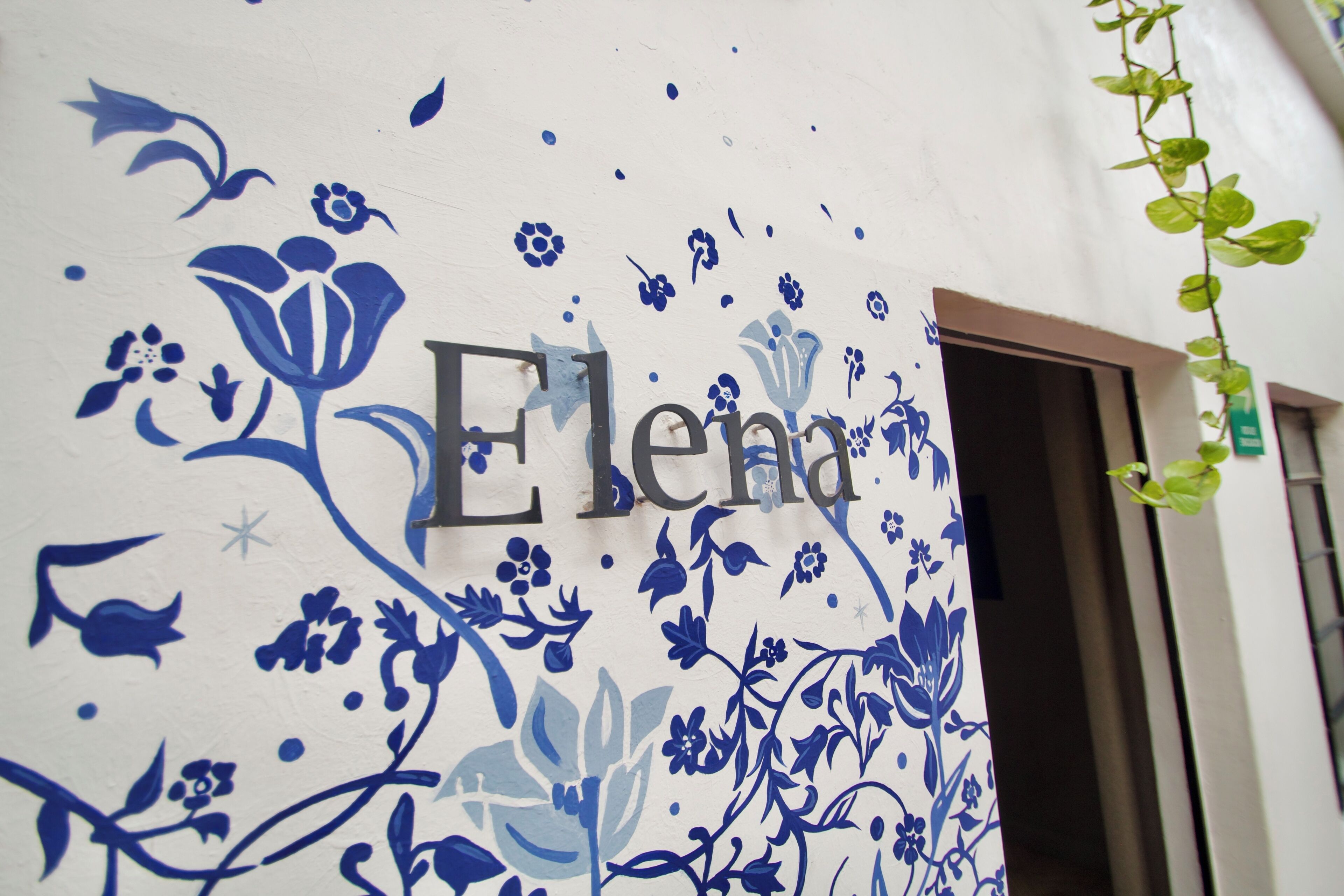 Habitación Confort | Edredón, caja de seguridad en la habitación y decoración personalizada 