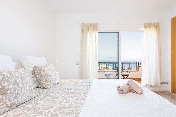 2 chambres, fer et planche à repasser, Wi-Fi gratuit, draps fournis