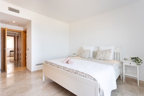 2 chambres, fer et planche à repasser, Wi-Fi gratuit, draps fournis