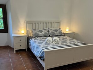3 chambres, bureau, chambres insonorisées, lit parapluie
