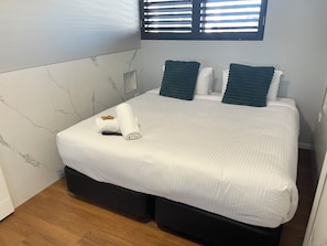 1 chambre, fer et planche à repasser, accès au Wi-Fi (inclus)