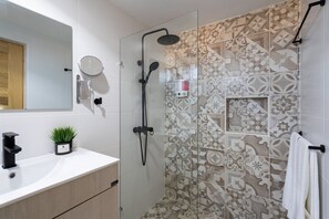 Hair dryer - PrivateTerrace-1br-Comfy-Modern-WiFi-AC-YellowKey (Santo Domingo)